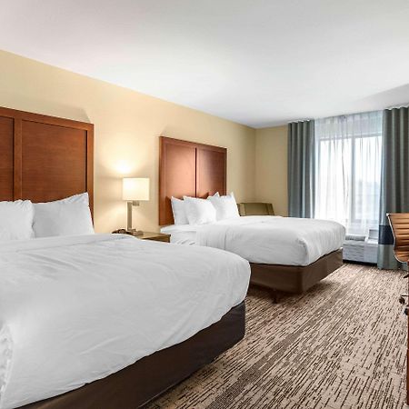 Comfort Inn & Suites Ames Near Isu Campus Bagian luar foto