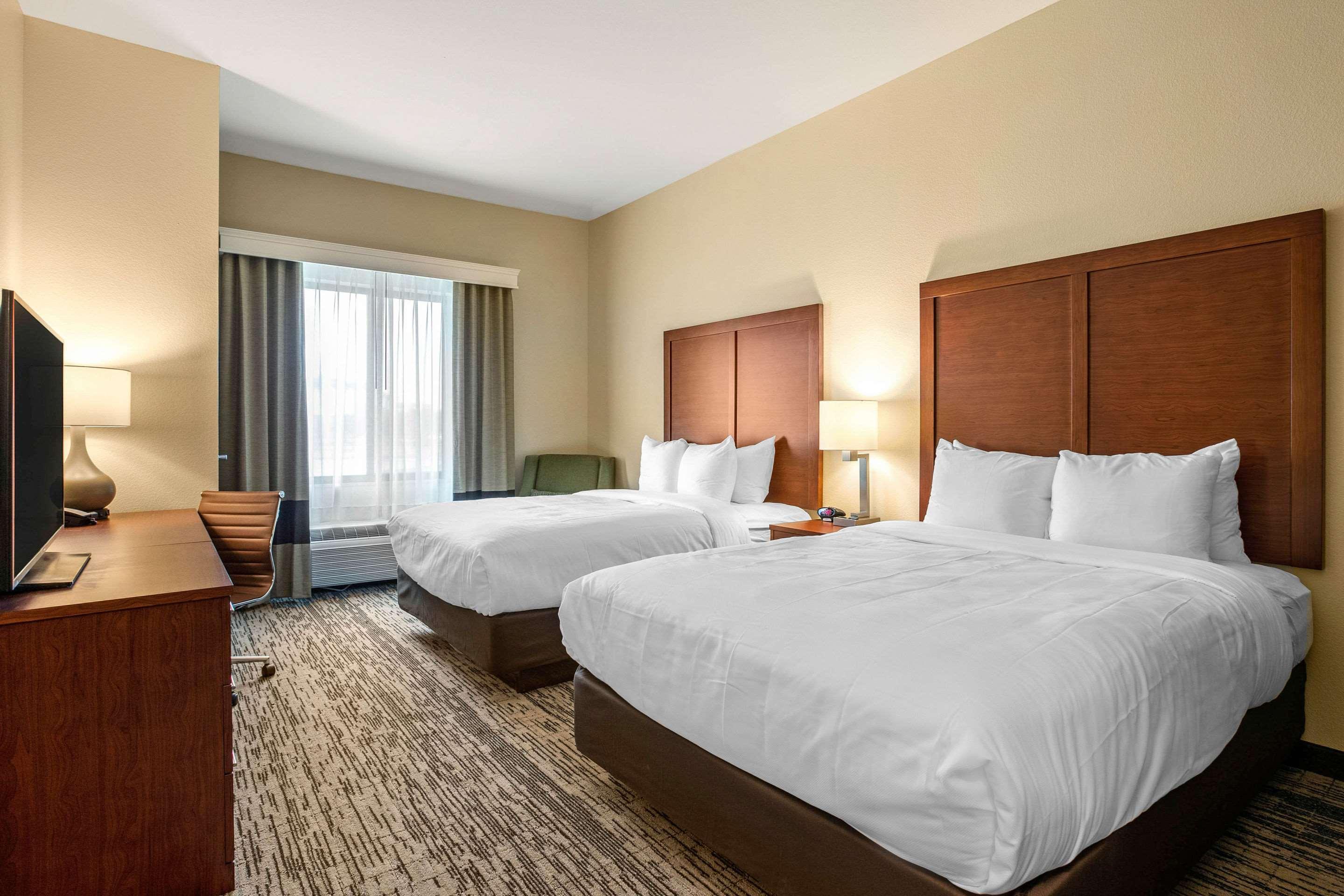 Comfort Inn & Suites Ames Near Isu Campus Bagian luar foto