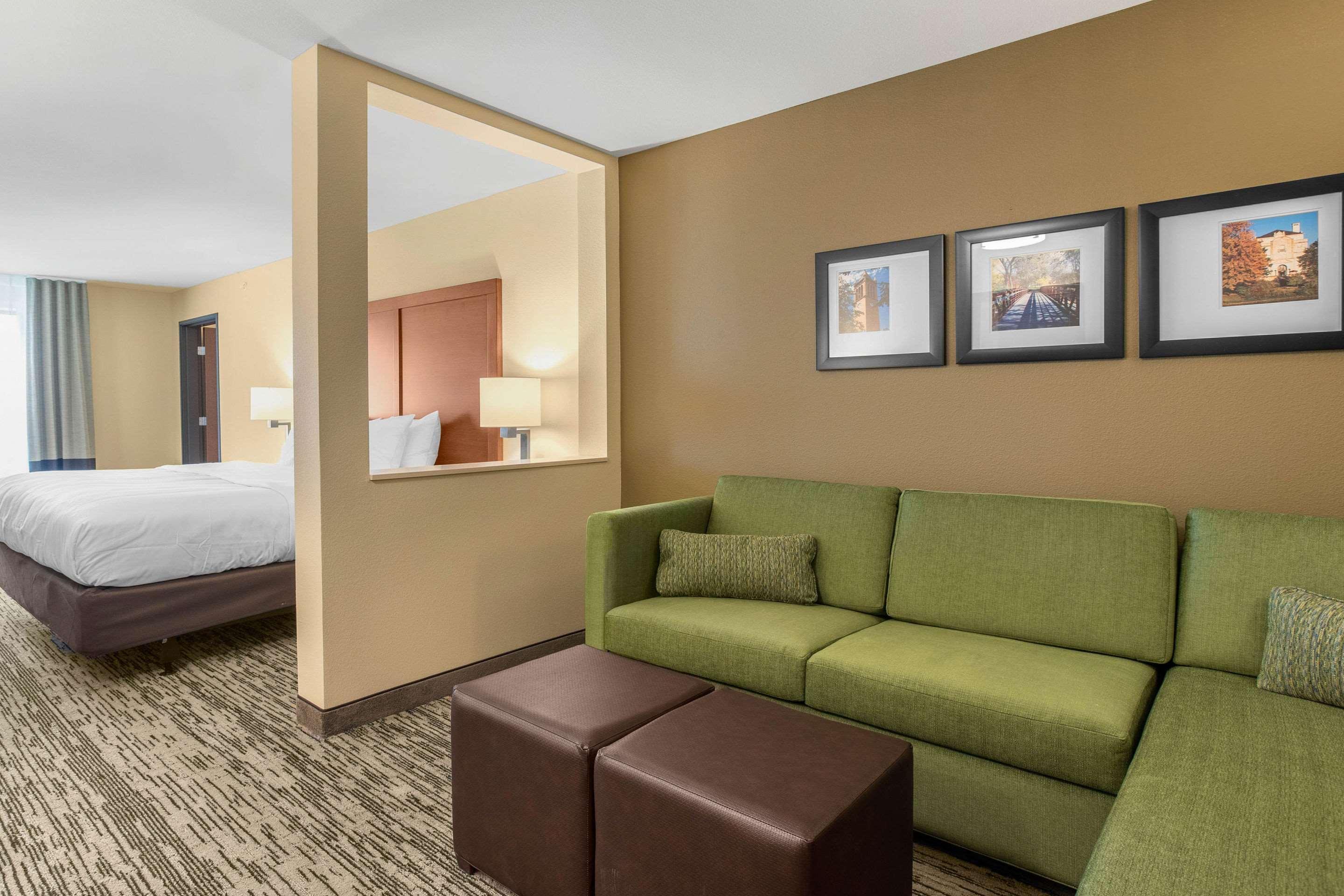 Comfort Inn & Suites Ames Near Isu Campus Bagian luar foto