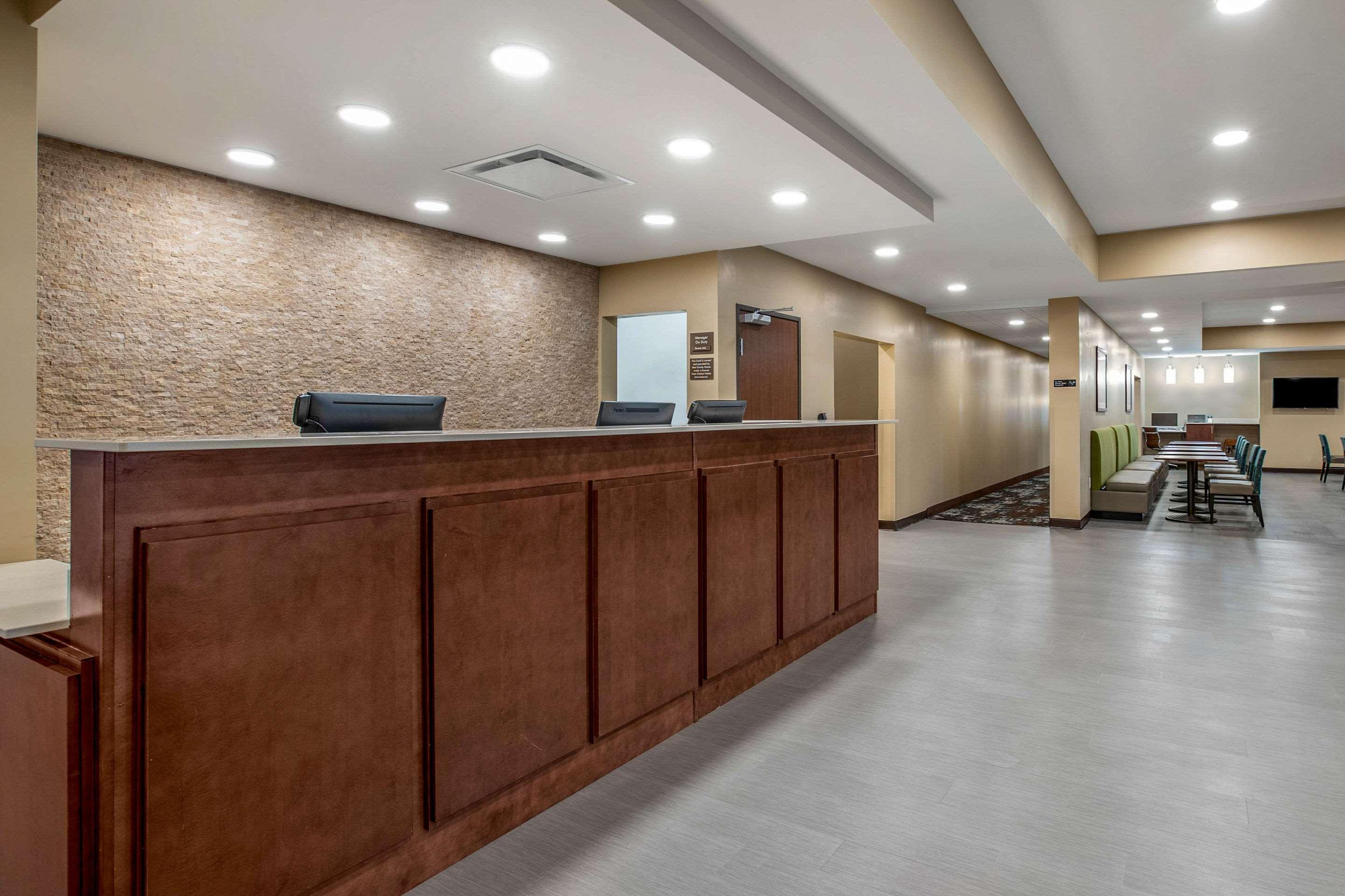 Comfort Inn & Suites Ames Near Isu Campus Bagian luar foto