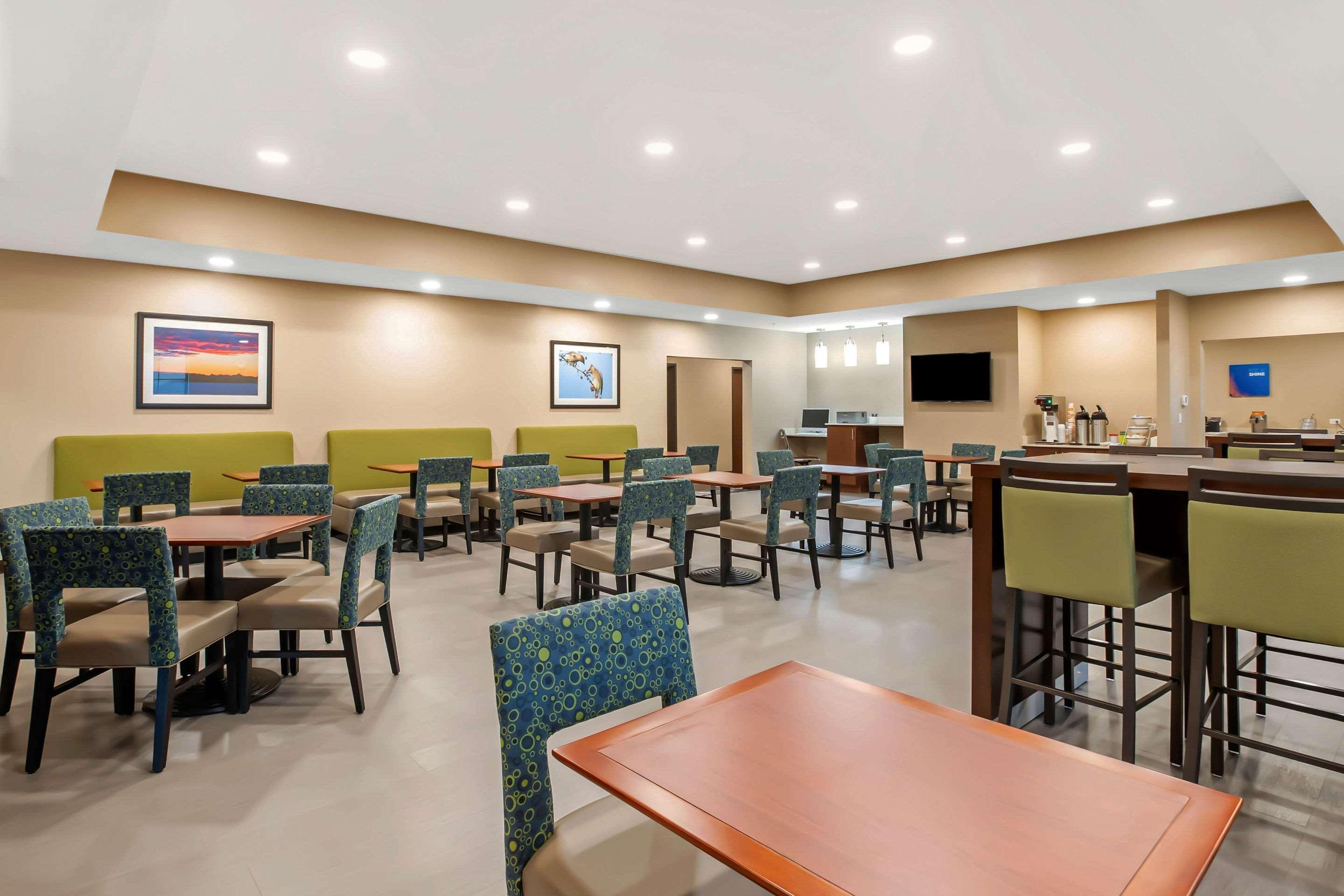 Comfort Inn & Suites Ames Near Isu Campus Bagian luar foto