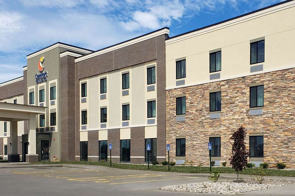 Comfort Inn & Suites Ames Near Isu Campus Bagian luar foto