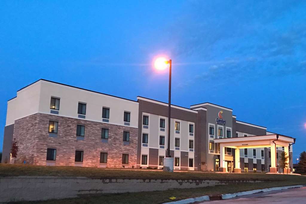 Comfort Inn & Suites Ames Near Isu Campus Bagian luar foto